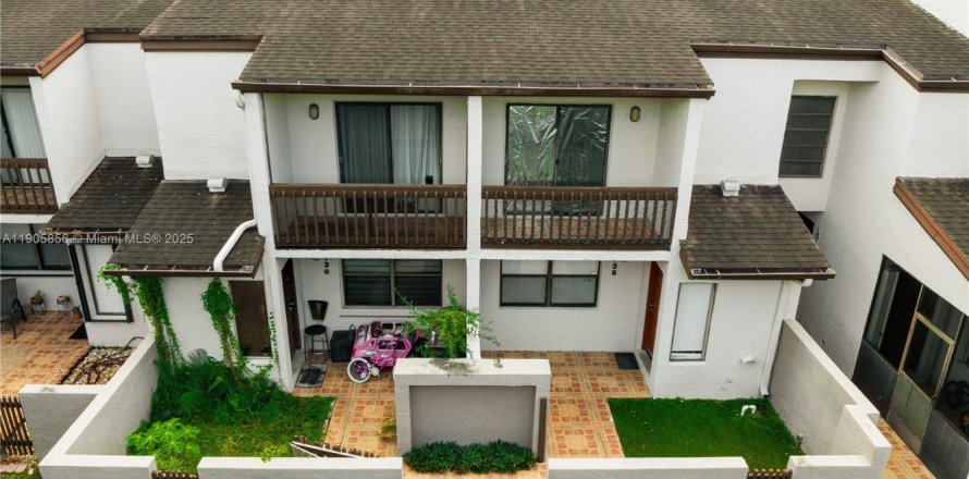 Adosado en Doral, Florida 2 dormitorios, 129.32 m2 № 1956428