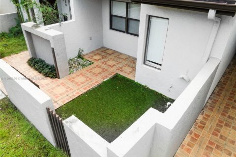 Adosado en venta en Doral, Florida, 2 dormitorios, 129.32 m2 № 1956428 - foto 3