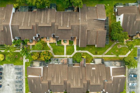 Adosado en venta en Doral, Florida, 2 dormitorios, 129.32 m2 № 1956428 - foto 15