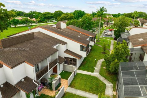 Adosado en venta en Doral, Florida, 2 dormitorios, 129.32 m2 № 1956428 - foto 5