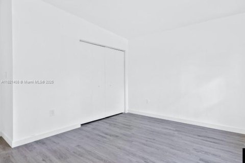 Casa en alquiler en Hallandale Beach, Florida, 3 dormitorios, 108.7 m2 № 1781523 - foto 19