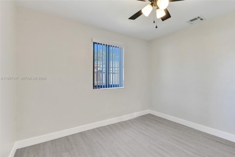 House in West Park, Florida 3 bedrooms, 93.65 sq.m. № 2060300 - photo 27