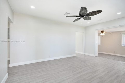 House in West Park, Florida 3 bedrooms, 93.65 sq.m. № 2060300 - photo 8