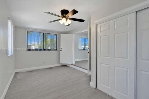 House in West Park, Florida 3 bedrooms, 93.65 sq.m. № 2060300 - photo 16