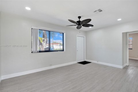 House in West Park, Florida 3 bedrooms, 93.65 sq.m. № 2060300 - photo 11