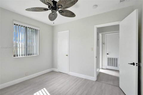 House in West Park, Florida 3 bedrooms, 93.65 sq.m. № 2060300 - photo 30