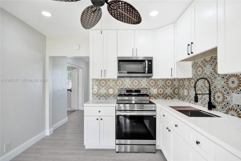 House in West Park, Florida 3 bedrooms, 93.65 sq.m. № 2060300 - photo 20