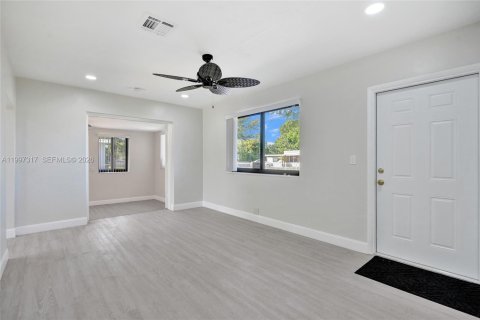 House in West Park, Florida 3 bedrooms, 93.65 sq.m. № 2060300 - photo 10