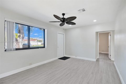 House in West Park, Florida 3 bedrooms, 93.65 sq.m. № 2060300 - photo 12