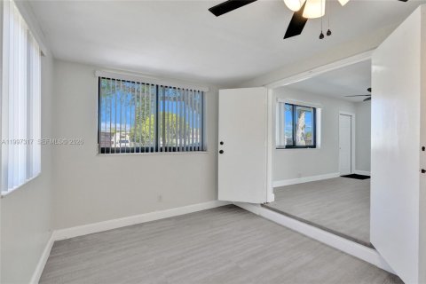 House in West Park, Florida 3 bedrooms, 93.65 sq.m. № 2060300 - photo 17