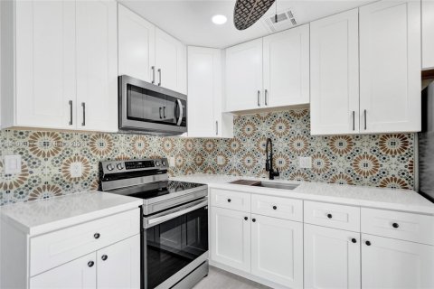 House in West Park, Florida 3 bedrooms, 93.65 sq.m. № 2060300 - photo 19