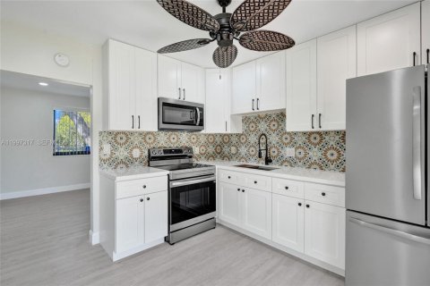 House in West Park, Florida 3 bedrooms, 93.65 sq.m. № 2060300 - photo 6