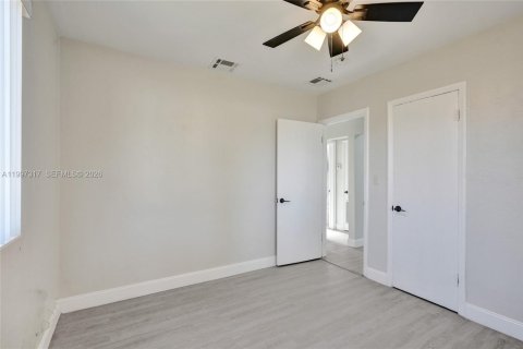 House in West Park, Florida 3 bedrooms, 93.65 sq.m. № 2060300 - photo 24
