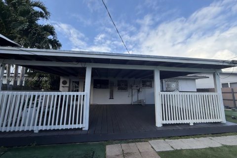 House in Miami, Florida 3 bedrooms, 221.2 sq.m. № 2064375 - photo 15