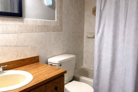 House in Miami, Florida 3 bedrooms, 221.2 sq.m. № 2064375 - photo 11