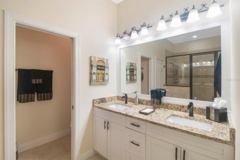 Townhouse in Tampa, Florida 2 bedrooms, 184.88 sq.m. № 2123558 - photo 20