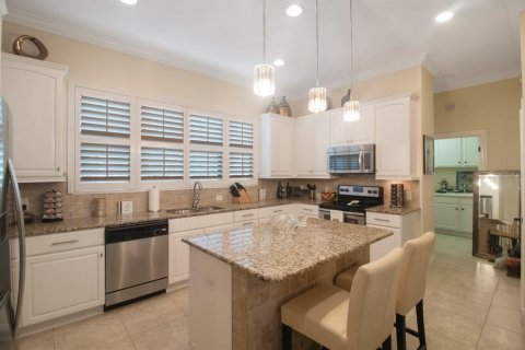 Townhouse in Tampa, Florida 2 bedrooms, 184.88 sq.m. № 2123558 - photo 3