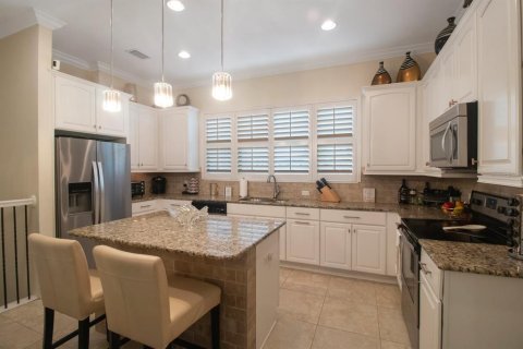 Townhouse in Tampa, Florida 2 bedrooms, 184.88 sq.m. № 2123558 - photo 7
