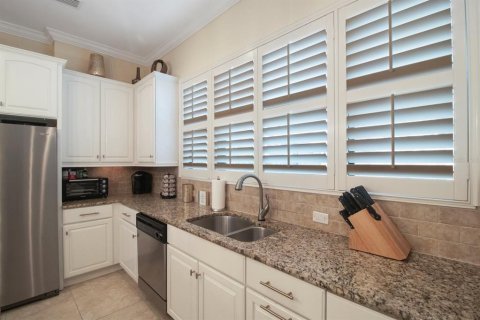 Townhouse in Tampa, Florida 2 bedrooms, 184.88 sq.m. № 2123558 - photo 10