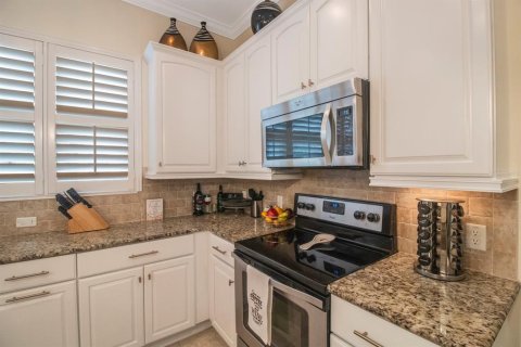Townhouse in Tampa, Florida 2 bedrooms, 184.88 sq.m. № 2123558 - photo 9