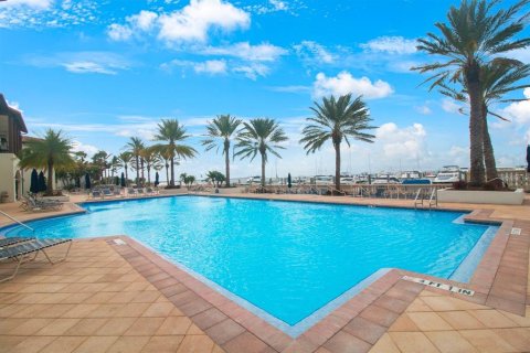 Townhouse in Tampa, Florida 2 bedrooms, 184.88 sq.m. № 2123558 - photo 5