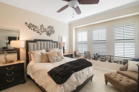 Townhouse in Tampa, Florida 2 bedrooms, 184.88 sq.m. № 2123558 - photo 14