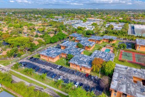 Купить кондоминиум в Майами, Флорида 2 спальни, 81.57м2, № 2049130 - фото 20