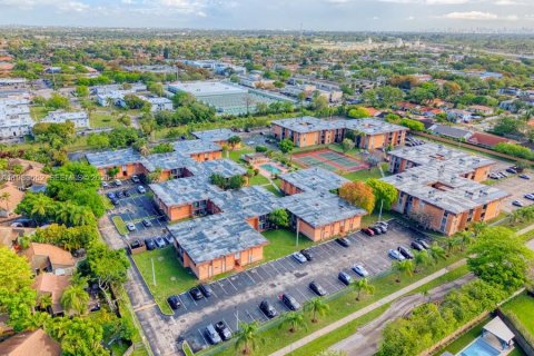 Купить кондоминиум в Майами, Флорида 2 спальни, 81.57м2, № 2049130 - фото 12