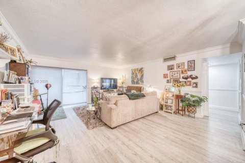 Купить кондоминиум в Майами, Флорида 2 спальни, 81.57м2, № 2049130 - фото 9