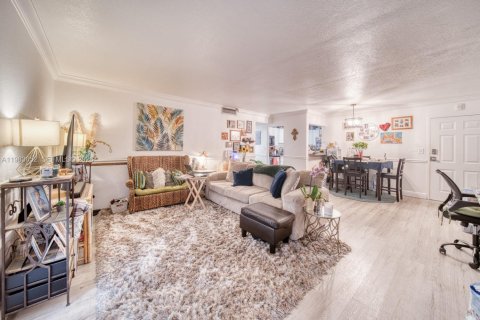 Кондоминиум с 2 спальнями в Майами, Флорида № 2049130