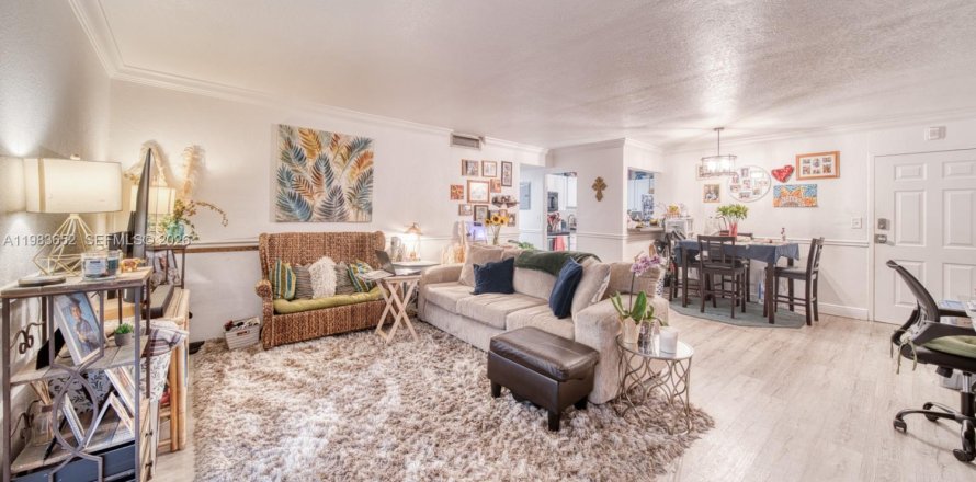 Кондоминиум с 2 спальнями в Майами, Флорида № 2049130