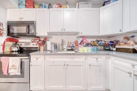 Купить кондоминиум в Майами, Флорида 2 спальни, 81.57м2, № 2049130 - фото 11