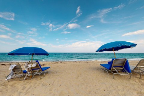 Condominio en alquiler en Riviera Beach, Florida, 2 dormitorios, 113.25 m2 № 1079287 - foto 1