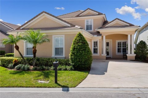 House in Lakeland, Florida 4 bedrooms, 244.61 sq.m. № 2342153