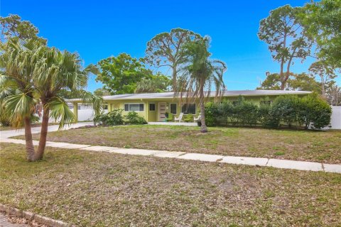 Villa ou maison à Saint Petersburg, Floride 3 chambres, 157.84 m2 № 2406828