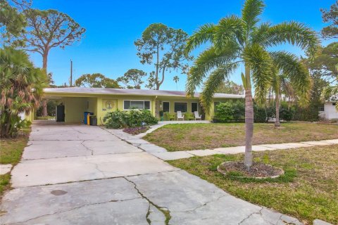 Villa ou maison à louer à Saint Petersburg, Floride: 3 chambres, 157.84 m2 № 2406828 - photo 2