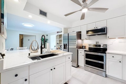 Villa ou maison à louer à Saint Petersburg, Floride: 3 chambres, 157.84 m2 № 2406828 - photo 7