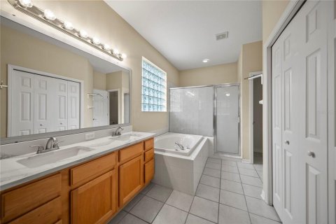 House in Tampa, Florida 4 bedrooms, 209.22 sq.m. № 1833214 - photo 15
