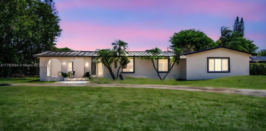 House in Palmetto Bay, Florida 5 bedrooms, 319.21 sq.m. № 1699839