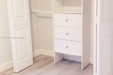 Villa ou maison à louer à Weston, Floride: 3 chambres, 125.7 m2 № 2003742 - photo 16