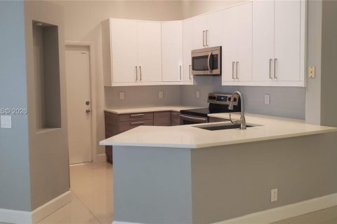 Villa ou maison à louer à Weston, Floride: 3 chambres, 125.7 m2 № 2003742 - photo 2