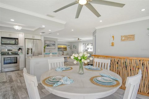 Condo in Sarasota, Florida, 2 bedrooms  № 1618421 - photo 22