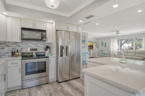 Condo in Sarasota, Florida, 2 bedrooms  № 1618421 - photo 17