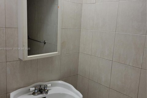 Casa en alquiler en Sunrise, Florida, 3 dormitorios, 119.1 m2 № 1993591 - foto 8