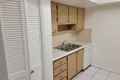 Casa en alquiler en Sunrise, Florida, 3 dormitorios, 119.1 m2 № 1993591 - foto 5