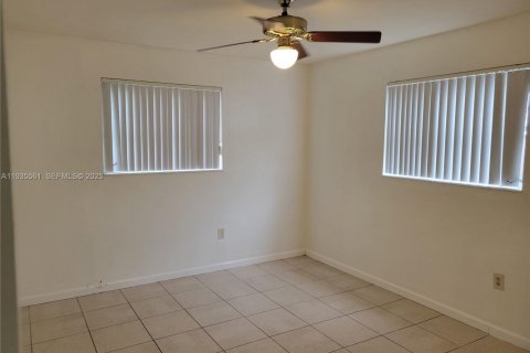 Casa en alquiler en Sunrise, Florida, 3 dormitorios, 119.1 m2 № 1993591 - foto 7