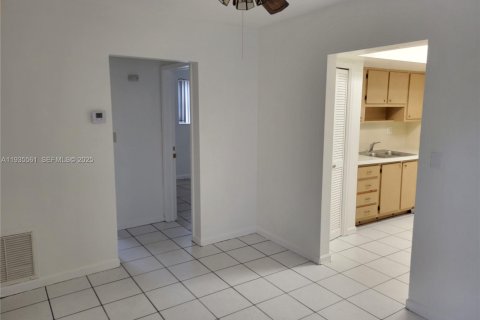 Casa en alquiler en Sunrise, Florida, 3 dormitorios, 119.1 m2 № 1993591 - foto 4