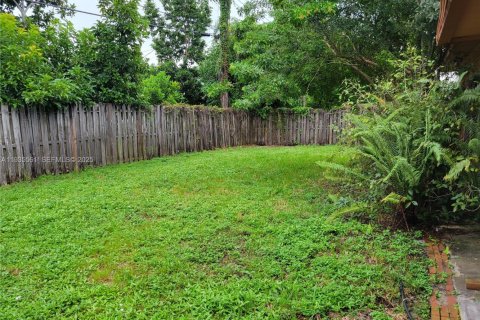 Casa en alquiler en Sunrise, Florida, 3 dormitorios, 119.1 m2 № 1993591 - foto 13