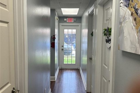 Propiedad comercial en venta en Kissimmee, Florida, 67.82 m2 № 2239431 - foto 9