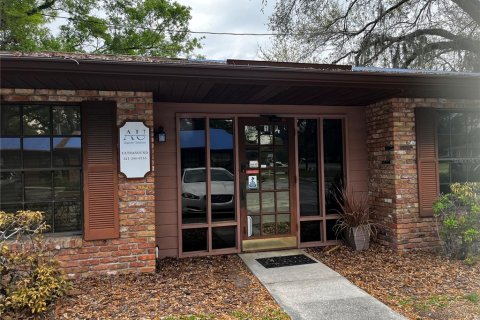 Propiedad comercial en venta en Kissimmee, Florida, 67.82 m2 № 2239431 - foto 2